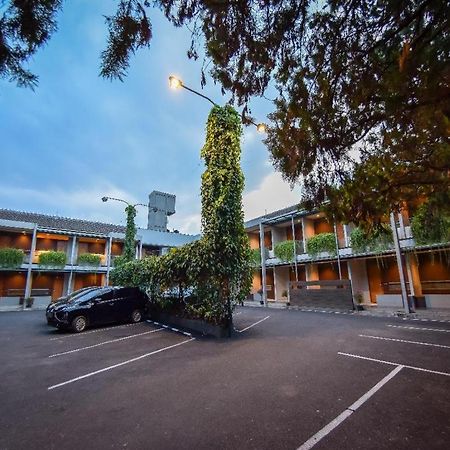 Hotel Nyland Pasteur Бандунг Екстериор снимка
