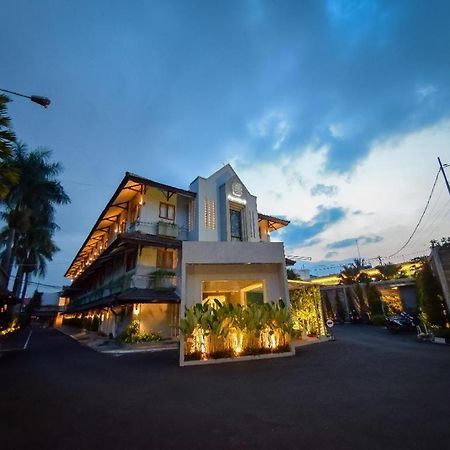 Hotel Nyland Pasteur Бандунг Екстериор снимка