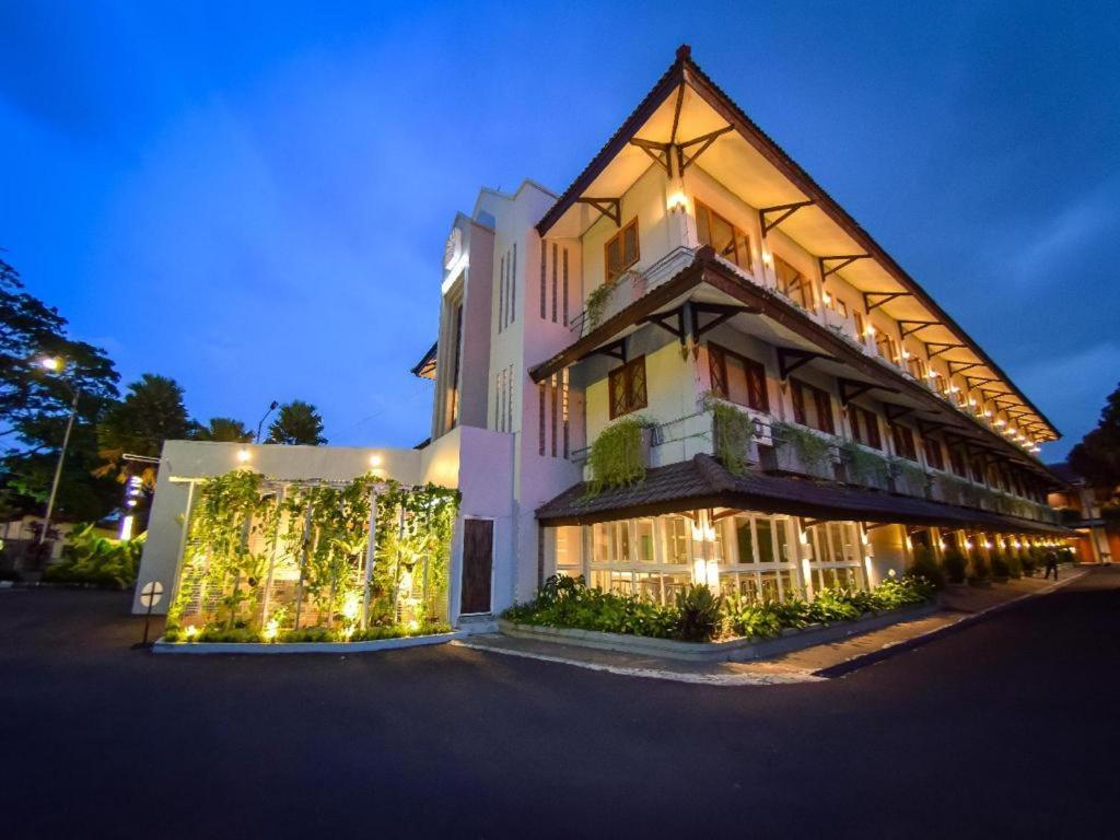 Hotel Nyland Pasteur Бандунг Екстериор снимка